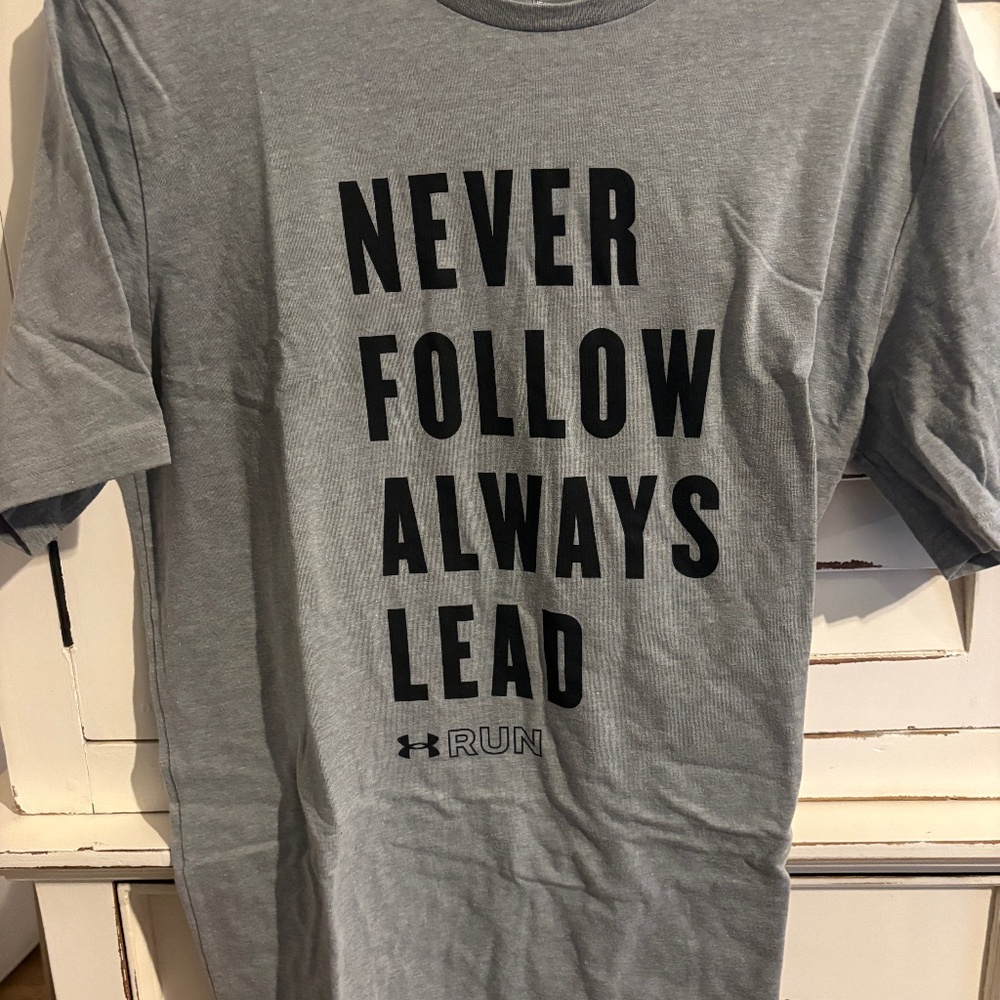 Under Armor T Shirt Gray Size Medium